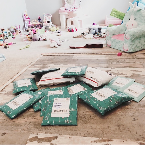 MEET HEATHER! 🎀👜📿👗🛍 - Picture 3 of 8